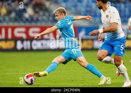 Andrey Mostovoy (C) de Zenit en action lors du match de la première Ligue russe entre le FC Zenit Saint-Pétersbourg et le FC Sotchi sur 3 octobre 2021 à l'arène Gazprom à Saint-Pétersbourg, en Russie. (Photo de Mike Kireev/NurPhoto) Banque D'Images