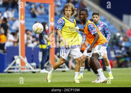 10 Luka Modric du Real Madrid 25 Camarigna du Real Madrid entraînement pendant le match de la Liga Santader entre le RCD Espanyol et le Real Madrid au stade du RCD sur 03 octobre 2021 à Barcelone. (Photo par Xavier Bonilla/NurPhoto) Banque D'Images