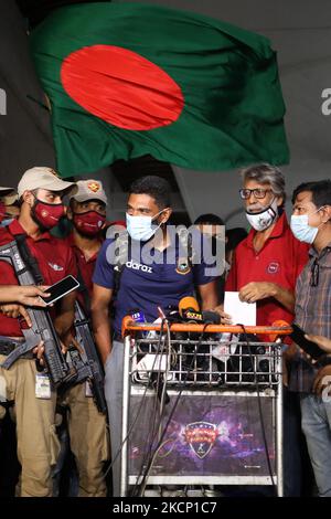 L'équipe de cricket du Bangladesh quitte l'aéroport international Hazrat Shahajalal pour la prochaine coupe du monde T20, qui doit commencer à Oman et aux Émirats arabes Unis. (Photo de Syed Mahamudur Rahman/NurPhoto) Banque D'Images