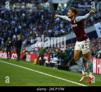 LONDRES, Angleterre - OCTOBRE 03: Matty Cash de Aston Villa passe un Lon à travers lors de la Premier League entre Tottenham Hotspur et Aston Villa au stade Tottenham Hotspur , Londres, Angleterre le 03rd octobre 2021 (photo par action Foto Sport/NurPhoto) Banque D'Images