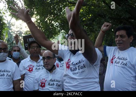 Les Hindous du Cachemire, connus sous le nom de Pandits, criaient des slogans lors d'une protestation contre les récents meurtres de civils ciblés par des militants dans le Cachemire administré par l'Inde, à New Delhi, en Inde, sur 9 octobre 2021. (Photo de Mayank Makhija/NurPhoto) Banque D'Images