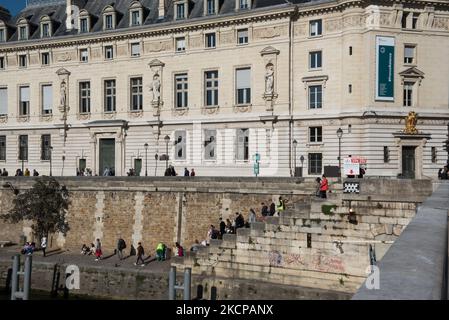 La conciergerie, ancien palais de justice et prison de Paris, située à l'ouest de l'Île de la Cité, au bord de la Seine, à Paris, le 9 octobre 2021. (Photo par Andrea Savorani Neri/NurPhoto) Banque D'Images