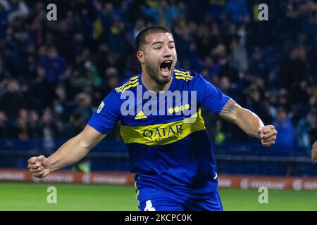 Marcelo Weigandt de Boca Juniors célèbre après avoir inscrit le premier but de son équipe lors d'un match entre Boca Juniors et Leus dans le cadre de Torneo Liga Profesional 2021 à l'Estadio Alberto J. Armando on 9 octobre 2021 à Buenos Aires, en Argentine. (Photo de Matías Baglietto/NurPhoto) Banque D'Images