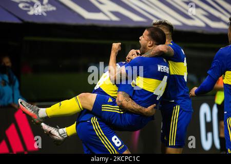 Marcelo Weigandt de Boca Juniors célèbre après avoir inscrit le premier but de son équipe lors d'un match entre Boca Juniors et Leus dans le cadre de Torneo Liga Profesional 2021 à l'Estadio Alberto J. Armando on 9 octobre 2021 à Buenos Aires, en Argentine. (Photo de Matías Baglietto/NurPhoto) Banque D'Images