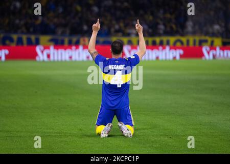 Marcelo Weigandt de Boca Juniors célèbre après avoir inscrit le premier but de son équipe lors d'un match entre Boca Juniors et Leus dans le cadre de Torneo Liga Profesional 2021 à l'Estadio Alberto J. Armando on 9 octobre 2021 à Buenos Aires, en Argentine. (Photo de Matías Baglietto/NurPhoto) Banque D'Images