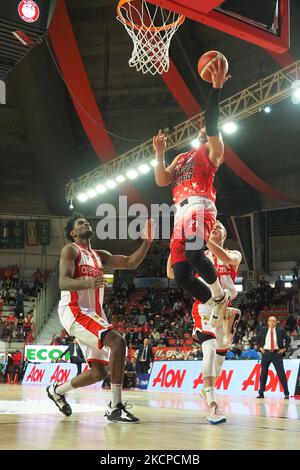 Riccardo Moraschini (AX Armani Exchange Olimpia Milano) pendant le championnat italien de basket-ball A Serie Openjobmestis Varèse vs A|X Armani Exchange Milano sur 10 octobre 2021 à l'arène Enerxenia de Varèse, Italie (photo de Savino Paolella/LiveMedia/NurPhoto) Banque D'Images