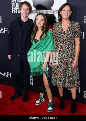 Hollywood, États-Unis. 04th novembre 2022. HOLLYWOOD, LOS ANGELES, CALIFORNIE, États-Unis - NOVEMBRE 04 : Alfie Allen, Iris Allen et Laura Madden arrivent au festival AFI 2022 - projection spéciale d'images universelles, 'She Said', qui se tient au Théâtre chinois IMAX de TCL sur 4 novembre 2022 à Hollywood, Los Angeles, Californie, États-Unis. (Photo de Xavier Collin/image Press Agency) Credit: Image Press Agency/Alay Live News Banque D'Images