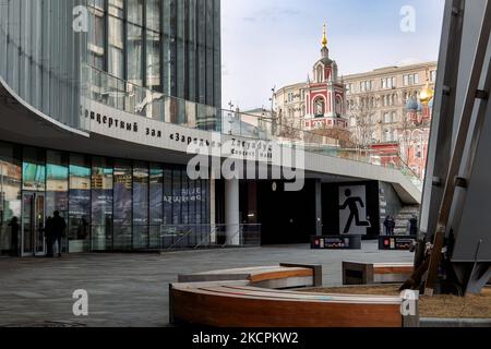 Moscou, Russie - 1 avril 2022 : bâtiments d'architecture moderne dans le parc de Zaryadye à Moscou, Russie Banque D'Images