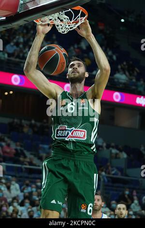 Giorgos Papagiannis de Panathinaikos OPAP pendant le match de la saison régulière Euroligue Turkish Airlines Round 4 entre Real Madrid et Panathinaikos OPAP Athènes au Centre Wizink sur 15 octobre 2021 à Madrid, Espagne (photo par Oscar Gonzalez/NurPhoto) Banque D'Images