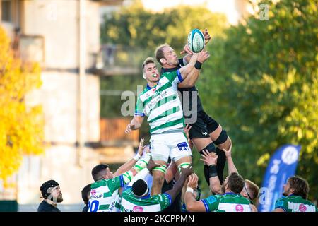 Federico Ruzza (Benetton Treviso) et Alun Wyn Jones (Rugby Osprey) pendant le championnat de rugby de Benetton Rugby vs Osprey on 16 octobre 2021 au stade Monigo de Trévise, Italie (photo de Mattia Radoni/LiveMedia/NurPhoto) Banque D'Images