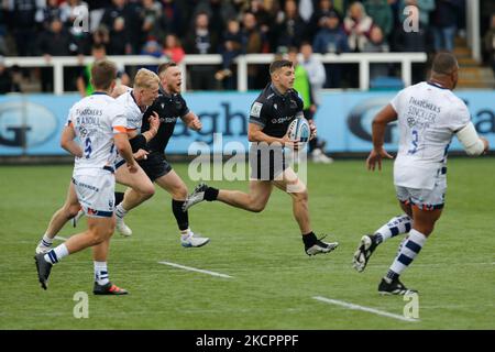 Adam Radwan, de Newcastle Falcons, cherche de l'espace lors du match Gallagher Premiership entre Newcastle Falcons et Bristol à Kingston Park, Newcastle, le samedi 16th octobre 2021. (Photo de Chris Lishman/MI News/NurPhoto) Banque D'Images