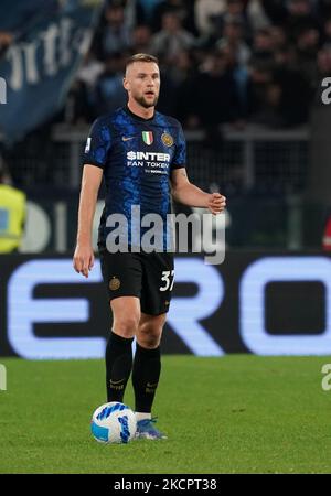 Milan Skriniar du FC Internazionale Milan pendant la série Un match entre le SS Lazio et le FC Internazionale Milano sur le stade 16 octobre 2021 'Olimpico' à Rome, Italie (photo par Gabriele Maricchiolo/NurPhoto) Banque D'Images