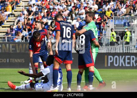 Nachitan Nandez de Cagliari Calcio, Alessio Cragno de Cagliari Calcio pendant le football italien série D'un match Cagliari Calcio vs UC Sampdoria sur 17 octobre 2021 à l'Unipol Domus de Cagliari, Italie (photo de Luigi Canu/LiveMedia/NurPhoto) Banque D'Images