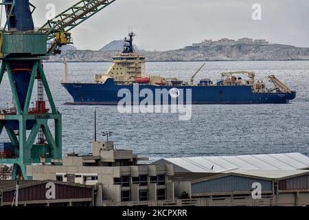 Marseille, France. 03rd novembre 2022. La couche de câble Ile de Sin vue à l'entrée du port méditerranéen français de Marseille. Crédit : SOPA Images Limited/Alamy Live News Banque D'Images