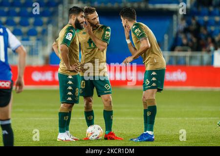 Nabil Fekir, Sergio Canales de Real Betis pendant le match de la Ligue entre Deportivo Alaves et Real Betis à Estadio de Mendizorrotza à Vitoria, Espagne. (Photo par Indira/DAX Images/NurPhoto) Banque D'Images