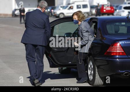 La reine Sofia visite la Banque alimentaire de Grenade sur 20 octobre 2021 à Grenade, en Espagne. (Photo par Álex Cámara/NurPhoto) Banque D'Images