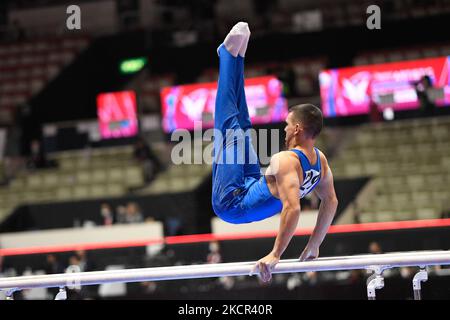 Nicolo Mozzato (Italie) bars pendant le Championnat du monde de gymnastique artistique 2021 - hommes qualificatifs sur 20 octobre 2021 au Gymnasium général de Kitakyushu à Kitakyushu, Japon (photo de Filippo Tomasi/LiveMedia/NurPhoto) Banque D'Images