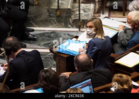 Agnès Pannier-Runacher, sous-secrétaire de l'industrie, lors de la séance de questions avec le gouvernement à l'Assemblée nationale, à Paris, du 19 au 23 octobre 2021. (Photo par Andrea Savorani Neri/NurPhoto) Banque D'Images