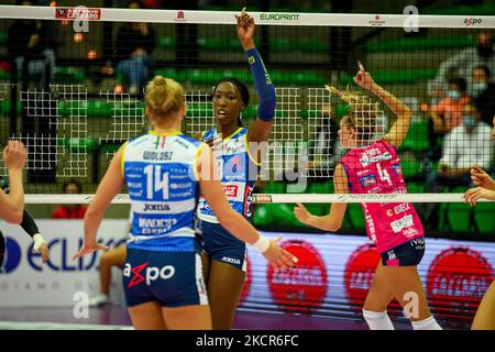 Bonheur de Paola Egonu (Conegliano) pendant le Volleyball série italienne A1 femmes Match Imoco Volley Conegliano vs Igor Gorgonzola Novara sur 21 octobre 2021 au Palaverde à Trévise, Italie (photo par Ettore Griffoni/LiveMedia/NurPhoto) Banque D'Images