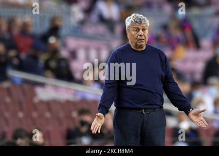 Mircea Lucescu entraîneur-chef de Dinamo Kiev réagit lors du match de l'UEFA Champions League groupe E entre le FC Barcelone et Dinamo Kiev au Camp Nou sur 20 octobre 2021 à Barcelone, Espagne. (Photo de Jose Breton/Pics action/NurPhoto) Banque D'Images