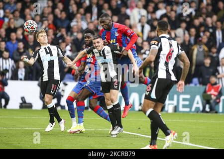 Christian Benteke de Crystal Palace marque le premier but de son équipe lors du match de Premier League entre Crystal Palace et Newcastle United à Selhurst Park, Londres, le samedi 23rd octobre 2021. (Photo de Tom West/MI News/NurPhoto) Banque D'Images