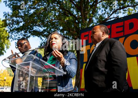 Arndrea Waters King parle lors d'un rassemblement à la fin d'un relais pour le droit de vote au Capitole des États-Unis. Les manifestants ont commencé le relais en Virginie-Occidentale et ont marché ou fait du vélo pendant les 3 jours jusqu'au Capitole des États-Unis. Les manifestants exigent que le Congrès vote une loi protégeant le droit de vote de tous les Américains. (Photo d'Allison Bailey/NurPhoto) Banque D'Images