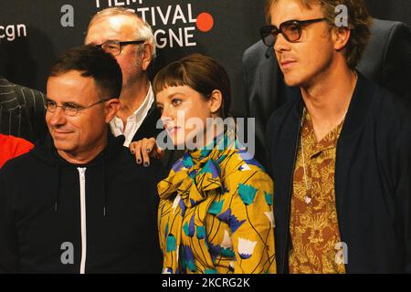 L'acteur Albrecht Schuch et l'actrice Jella Haase, ainsi que l'écrivain Thomas Wendrich, assistent à l'appel photo « Lieber Thomas » au festival du film de cologne à Cologne Filmpalast le 24 octobre 2021 (photo de Ying Tang/NurPhoto) Banque D'Images