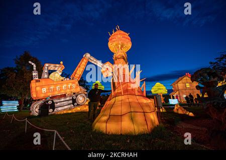 Une sculpture de gélifiants de Boggis dans la fantastique zone d'illuminations de M. Fox au Festival de lumière de Longleat lors de l'ouverture du festival de lumière annuel de cette année, célébrant les mondes merveilleux de Roald Dahl. Date de la photo: Vendredi 4 novembre 2022. Banque D'Images