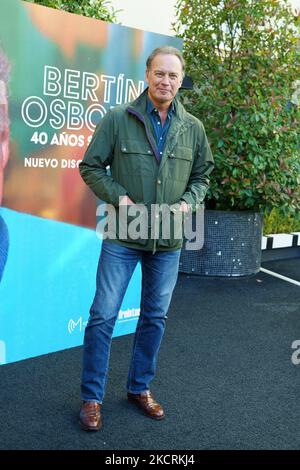 Bertin Osborne posant aux photographes lors de la présentation de son nouvel album à l'hôtel Wellington on 27 octobre 2021 à Madrid, Espagne (photo d'Oscar Gonzalez/NurPhoto) Banque D'Images