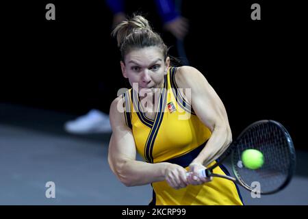 Portrait de Simona Halep - en action pendant son match contre Varvara Gracheva le sixième jour de Transylvanie Open: Tournoi WTA 250 tenu à BT Arena, Cluj - Napoca - 28 octobre 2021 (photo de Flaviu Buboi/NurPhoto) Banque D'Images