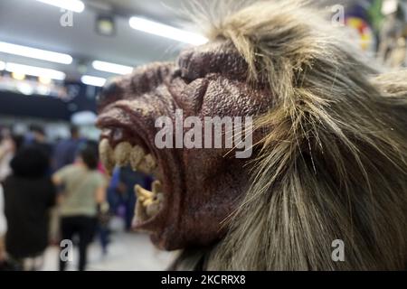 À la veille d'Halloween, les consommateurs affluent vers la zone commerçante populaire à la recherche de costumes et accessoires, à Sao Paulo, au Brésil, sur 30 octobre 2021. (Photo de Cris Faga/NurPhoto) Banque D'Images