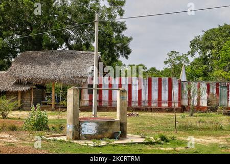 Vestiges d'un temple hindou détruit par des bombardements pendant la guerre civile à Mullaitivu, Sri Lanka. Ce n'est là qu'un des nombreux rappels des profondes cicatrices provoquées pendant la guerre civile de 26 ans entre l'armée sri-lankaise et les LTTE (Tigres de libération de l'Eelam tamoul). Les Nations Unies estiment qu'environ 40 000 personnes ont été tuées pendant la guerre. (Photo de Creative Touch Imaging Ltd./NurPhoto) Banque D'Images