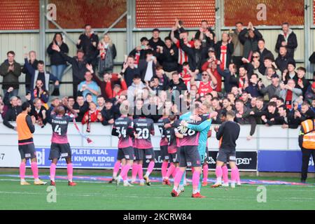 Les joueurs d'Exeter célèbrent après le match de la Sky Bet League 2 entre Salford City et Exeter City à Moor Lane, Salford, le samedi 30th octobre 2021. (Photo de Pat Scaasi/MI News/NurPhoto) Banque D'Images