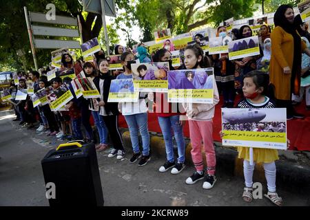 Les ressortissants afghans résidant en Inde détiennent des pancartes lorsqu'ils participent à une manifestation exigeant de meilleurs droits pour les femmes en Afghanistan, lors d'une manifestation à New Delhi, en Inde, sur 30 octobre 2021 . (Photo de Mayank Makhija/NurPhoto) Banque D'Images