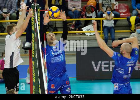 Ensemble de Michele Baranowicz - Top Volley Cisterna pendant le Volleyball Italien Serie A Men SuperLeague Championship NBV Verona vs Top Volley Cisterna sur 31 octobre 2021 au Forum AGSM de Vérone, Italie (photo par Roberto Tommasini/LiveMedia/NurPhoto) Banque D'Images