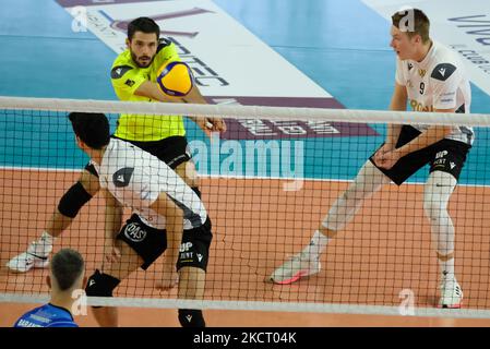 Bump of Federico Bonami - Verona Volley pendant le Volleyball Italien Serie A Men SuperLeague Championship NBV Verona vs Top Volley Cisterna sur 31 octobre 2021 au Forum AGSM de Vérone, Italie (photo de Roberto Tommasini/LiveMedia/NurPhoto) Banque D'Images