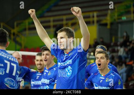 Exultation d'Elia Bossi - Top Volley Cisterna pendant le Volleyball Italien Serie A Men SuperLeague Championship NBV Verona vs Top Volley Cisterna sur 31 octobre 2021 au Forum AGSM de Vérone, Italie (photo par Roberto Tommasini/LiveMedia/NurPhoto) Banque D'Images