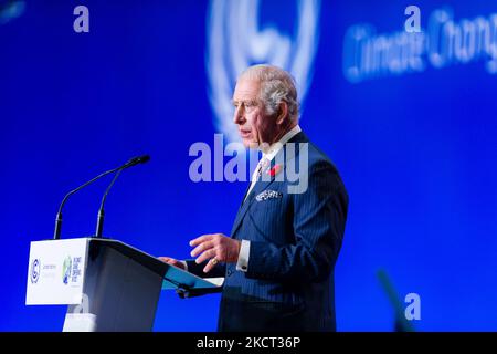 Le Prince Charles, Prince de Galles, prononce un discours lors de la cérémonie d'ouverture de la Conférence des Nations Unies sur les changements climatiques de COP26, à Glasgow, au Royaume-Uni, du 1 au 23 novembre 2021. COP26, de 31 octobre à 12 novembre à Glasgow, sera la plus grande conférence sur le climat depuis le sommet de Paris en 2015. Elle est considérée comme essentielle pour fixer des objectifs d'émissions mondiales afin de ralentir le réchauffement climatique et de raffermir d'autres engagements clés. (Photo de Maciek Musialek/NurPhoto) Banque D'Images