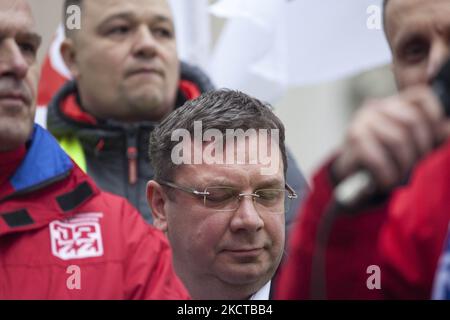 Le ministre Michal Wojcik a été vu pendant que des travailleurs des mines de charbon protestent contre la fermeture de mines à Varsovie sur 6 novembre 2021. (Photo de Maciej Luczniewski/NurPhoto) Banque D'Images