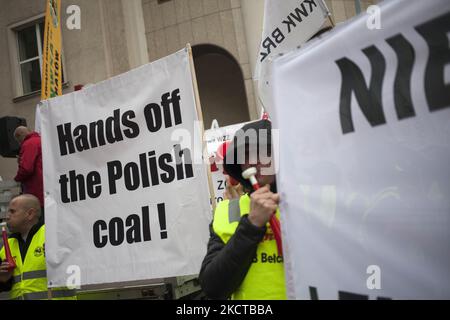 Des mineurs vus au cours des mines de charbon protestent contre la fermeture de mines à Varsovie sur 6 novembre 2021. (Photo de Maciej Luczniewski/NurPhoto) Banque D'Images