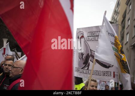 Des mineurs vus au cours des mines de charbon protestent contre la fermeture de mines à Varsovie sur 6 novembre 2021. (Photo de Maciej Luczniewski/NurPhoto) Banque D'Images