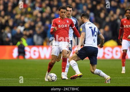 Brennan Johnson de Nottingham Forest concurrence pour le ballon avec Andrew Hughes de Preston North End lors du match de championnat Sky Bet entre Nottingham Forest et Preston North End au City Ground, Nottingham, le samedi 6th novembre 2021. (Photo de Jon Hobley/MI News/NurPhoto) Banque D'Images