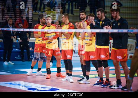 Tonno Callipo Vibo valentia pendant le volleyball Italien Serie A Men SuperLeague Championship Top Volley Cisterna vs Tonno Callipo Vibo Valentia sur 06 novembre 2021 au Palasport de Cisterna, Italie (photo de Bianca Simonetti/LiveMedia/NurPhoto) Banque D'Images