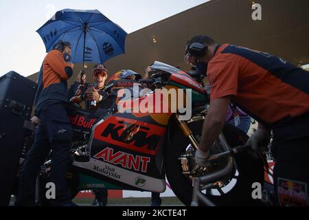 Raul Fernandez (25) d'Espagne et Red Bull KTM Ajo Kalex pendant la course de Grande Premio Brembo do Algarve à Autodromo do Algarve sur 7 novembre 2021 à Lagoa, Algarve, Faro. (Photo de Jose Breton/Pics action/NurPhoto) Banque D'Images