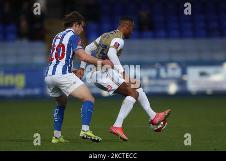 Reagan Ogle de Hartlepool United et Jordan Obita de Wycombe Wanderers lors du match de la coupe FA entre Hartlepool United et Wycombe Wanderers à Victoria Park, Hartlepool, le samedi 6th novembre 2021. (Photo de Mark Fletcher/MI News/NurPhoto) Banque D'Images