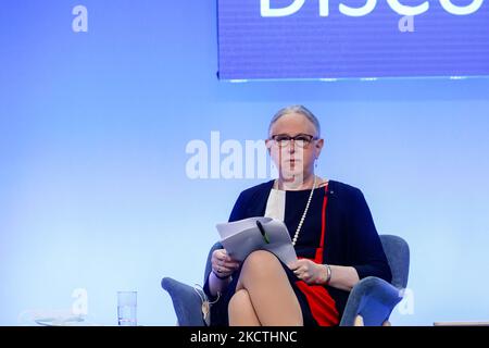 Rachel Levine, Secrétaire adjointe à la santé des États-Unis parle lors de la session action climatique pour la santé au cours du dixième jour de la Conférence des Nations Unies sur les changements climatiques de COP26, tenue par la CCNUCC à l'intérieur du lieu COP26 - Campus écossais de l'événement à Glasgow, en Écosse, sur 9 novembre 2021. COP26, de 31 octobre à novembre 12 à Glasgow, est la plus importante conférence sur le climat depuis le sommet de Paris de 2015, car les nations devraient fixer de nouveaux objectifs d'émissions de gaz à effet de serre afin de ralentir le réchauffement climatique et de raffermir d'autres engagements clés. (Photo par Dominika Zarzycka/NurPhoto Banque D'Images