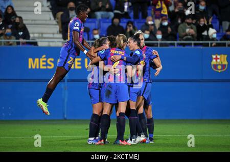 Les joueurs du FC Barcelone fêtent lors du match entre le FC Barcelone et le TSG 1899 Hoffenheim, correspondant à la semaine 3 de l'étape de groupe de l'UEFA Womens Champions League, joué au stade Johan Cruyff, le 10th novembre 2021, à Barcelone, en Espagne. -- (photo par Urbanandsport/NurPhoto) Banque D'Images