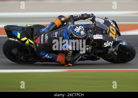 Luca Marini (10) d'Italie et SKY VR46 Avintia Ducati pendant la pratique libre de Gran Premio Red Bull de España au circuit Ricardo Tormo sur 12 novembre 2021 à Valence, Espagne. (Photo de Jose Breton/Pics action/NurPhoto) Banque D'Images