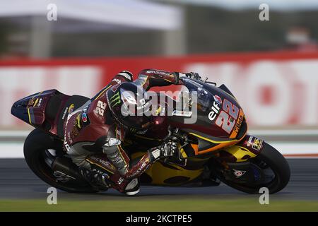 Sam Lowes (22) de Grande-Bretagne et ELF Marc VDS Racing Team Kalex pendant la pratique libre de Gran Premio Red Bull de España au circuit Ricardo Tormo sur 12 novembre 2021 à Valence, Espagne. (Photo de Jose Breton/Pics action/NurPhoto) Banque D'Images