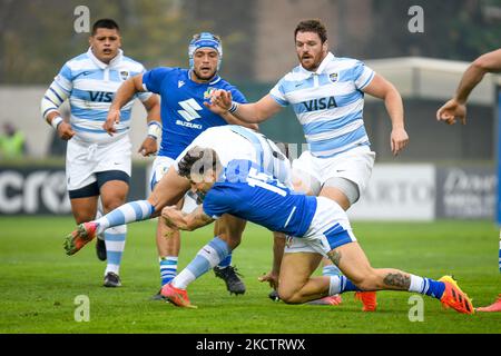 Santiago Carreras (Argentine) affrontée par Matteo Minozzi (Italie) lors du match de rugby de la coupe des Nations d'automne Test 2021, Italie contre Argentine sur 13 novembre 2021 au stade Monigo de Trévise, Italie (photo d'Ettore Griffoni/LiveMedia/NurPhoto) Banque D'Images